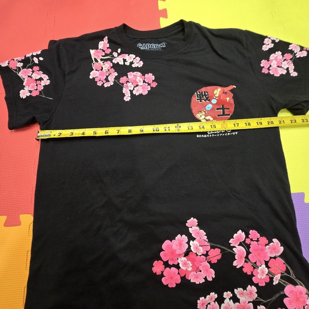 Street Fighter Capcom Graphic T-Shirt Men's Large Black Ryu Ken Pixel Sakura L - Picture 4 of 7
